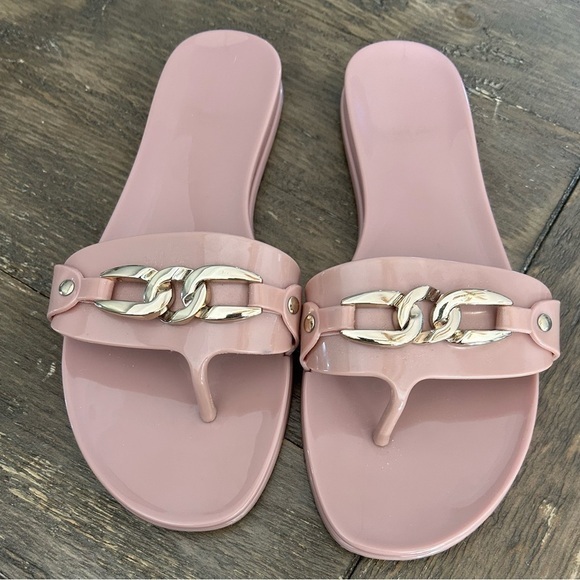 Vince Camuto Shoes - Vince Camuto Size 8 Sandals Pink Solid Rubber Gold Chain Flip Flops EUC